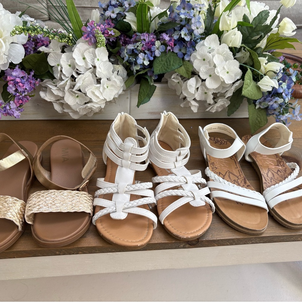 Girls Sandles set of 3 in size 1